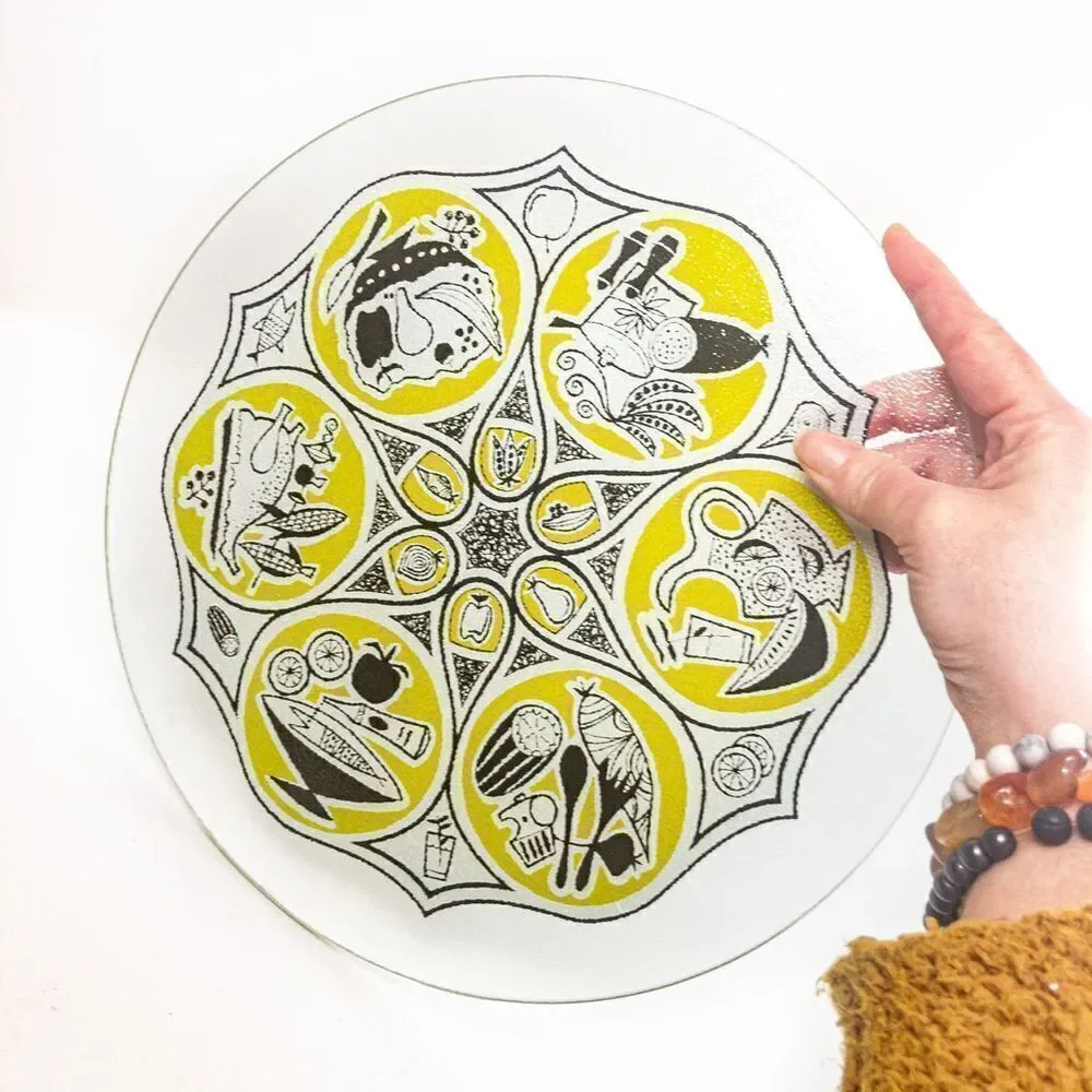 Vintage Retro Graphics Round Glass Cutting Board